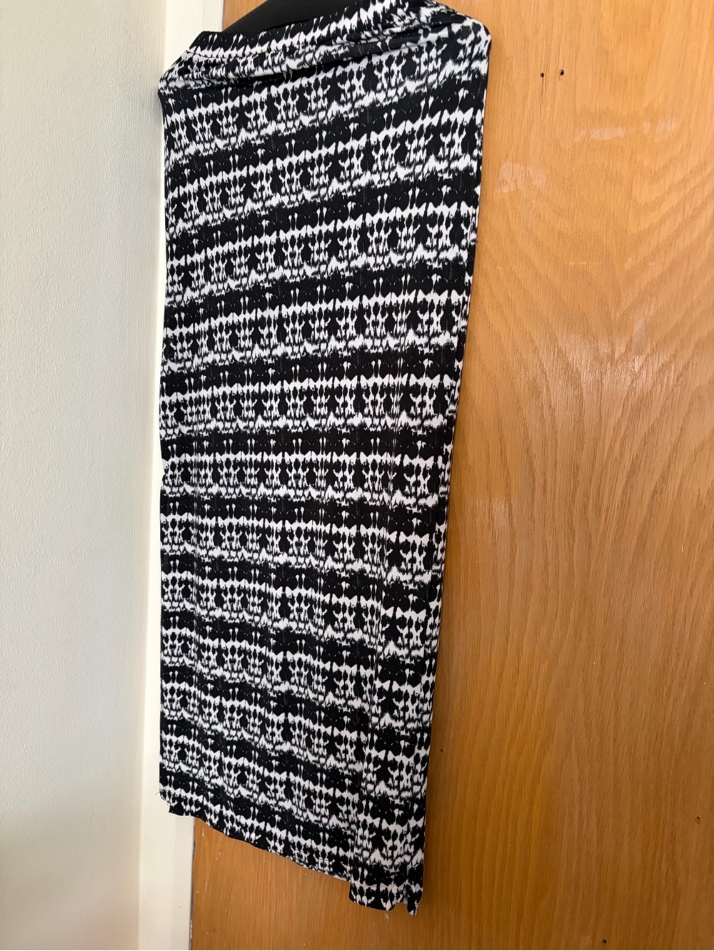 Derek Heart Black & White Geometric Knit Skirt
